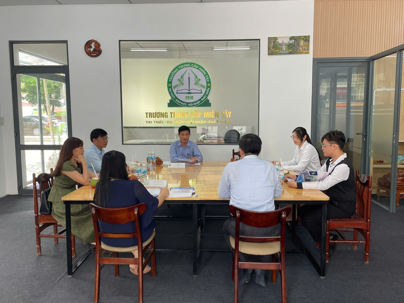 Ký kết thỏa thuận hợp tác với Trường Đại học Công nghệ Kỹ thuật Vĩnh Long