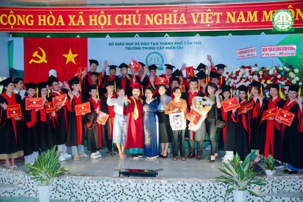 Dấu ấn trưởng thành – Lễ trao bằng tốt nghiệp trung cấp Y sĩ năm 2025